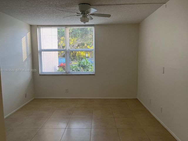 9421 Evergreen Pl 107, Davie, FL 33324