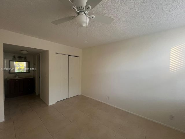 9421 Evergreen Pl 107, Davie, FL 33324
