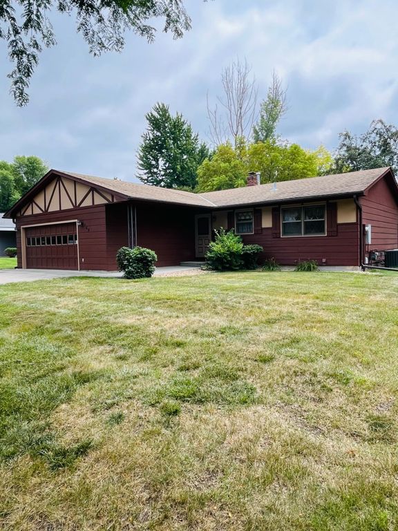 169 Mary Circle, North Mankato, MN 56003
