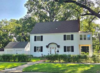 1432 SW MacVicar AVE, Topeka, KS 66604