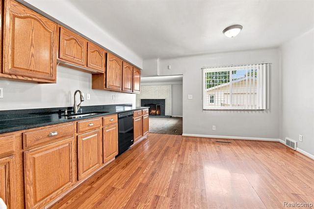 22173 Beaconsfield Avenue, Eastpointe, MI 48021