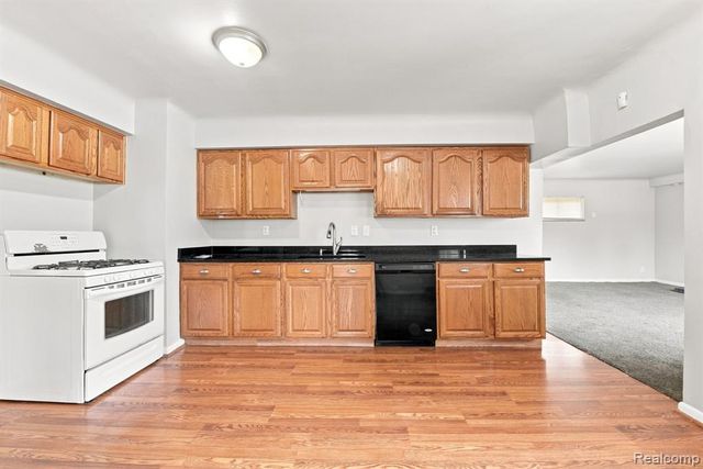 22173 Beaconsfield Avenue, Eastpointe, MI 48021