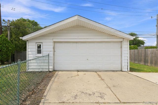 22173 Beaconsfield Avenue, Eastpointe, MI 48021