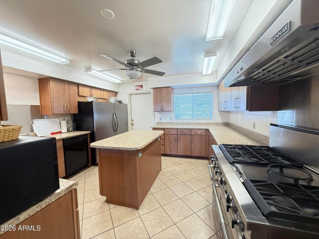 535 S ALMA SCHOOL Road 113, Mesa, AZ 85210