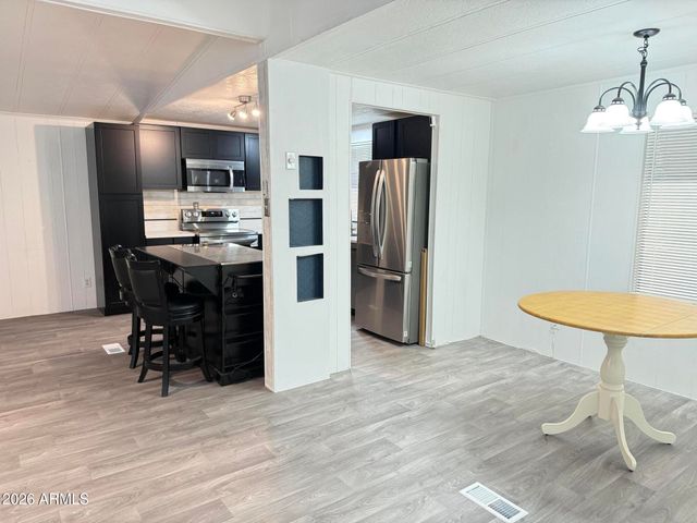 535 S ALMA SCHOOL Road 113, Mesa, AZ 85210