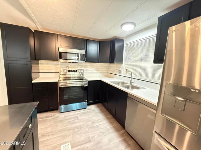 535 S ALMA SCHOOL Road 113, Mesa, AZ 85210