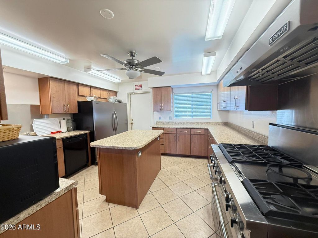 Image 31 of property listing at 535 S ALMA SCHOOL Road 113, Mesa, AZ 85210