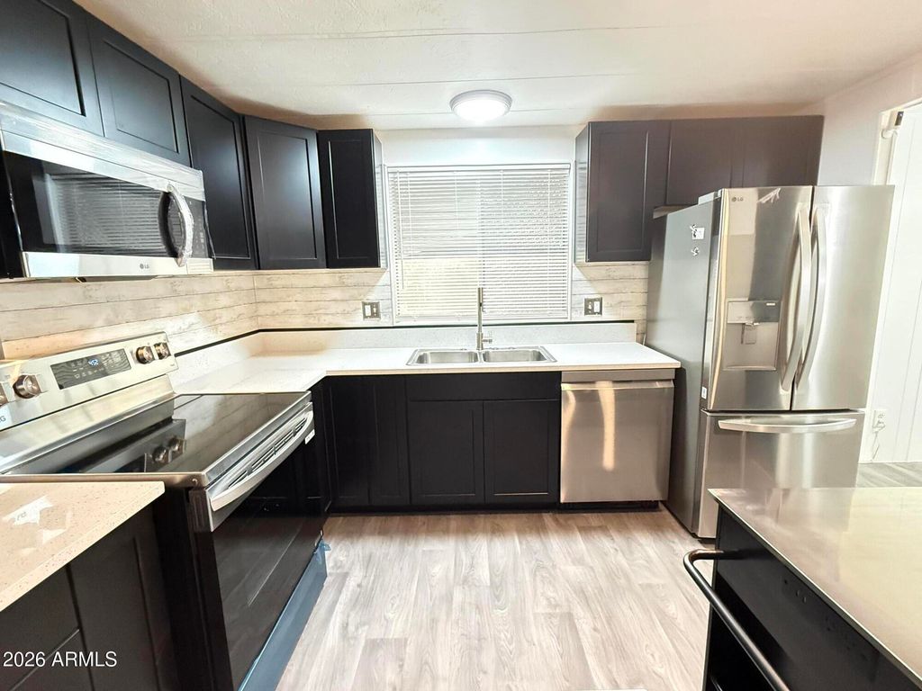 Image 8 of property listing at 535 S ALMA SCHOOL Road 113, Mesa, AZ 85210