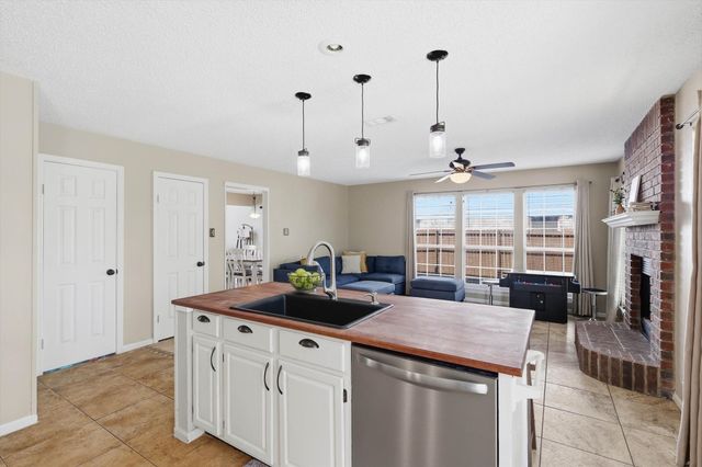 1520 Warwick Drive, Mansfield, TX 76063