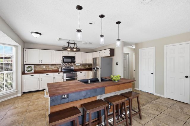 1520 Warwick Drive, Mansfield, TX 76063