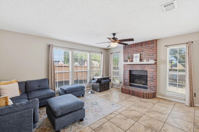 1520 Warwick Drive, Mansfield, TX 76063