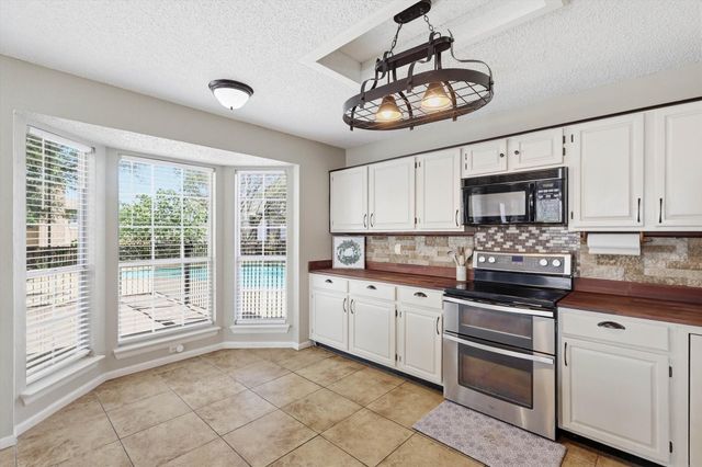 1520 Warwick Drive, Mansfield, TX 76063