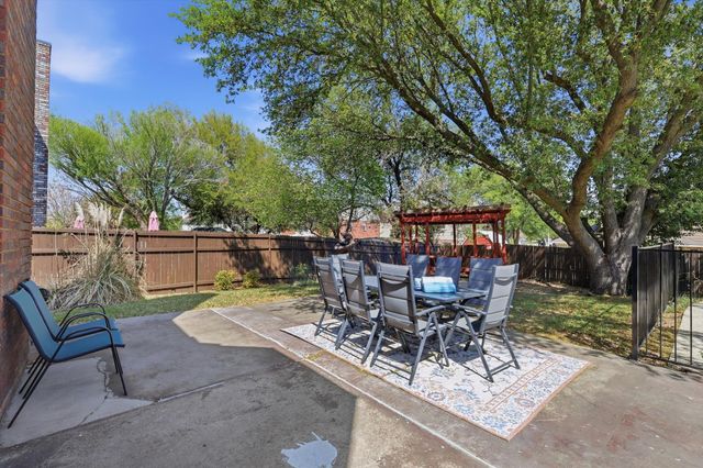 1520 Warwick Drive, Mansfield, TX 76063