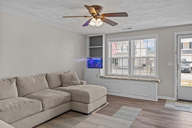 103 Juniper Ln 103, Tewksbury, MA 01876