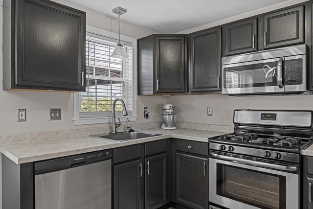 103 Juniper Ln 103, Tewksbury, MA 01876