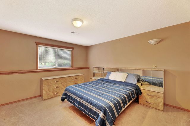 1026 N Bristol St, Wichita, KS 67206