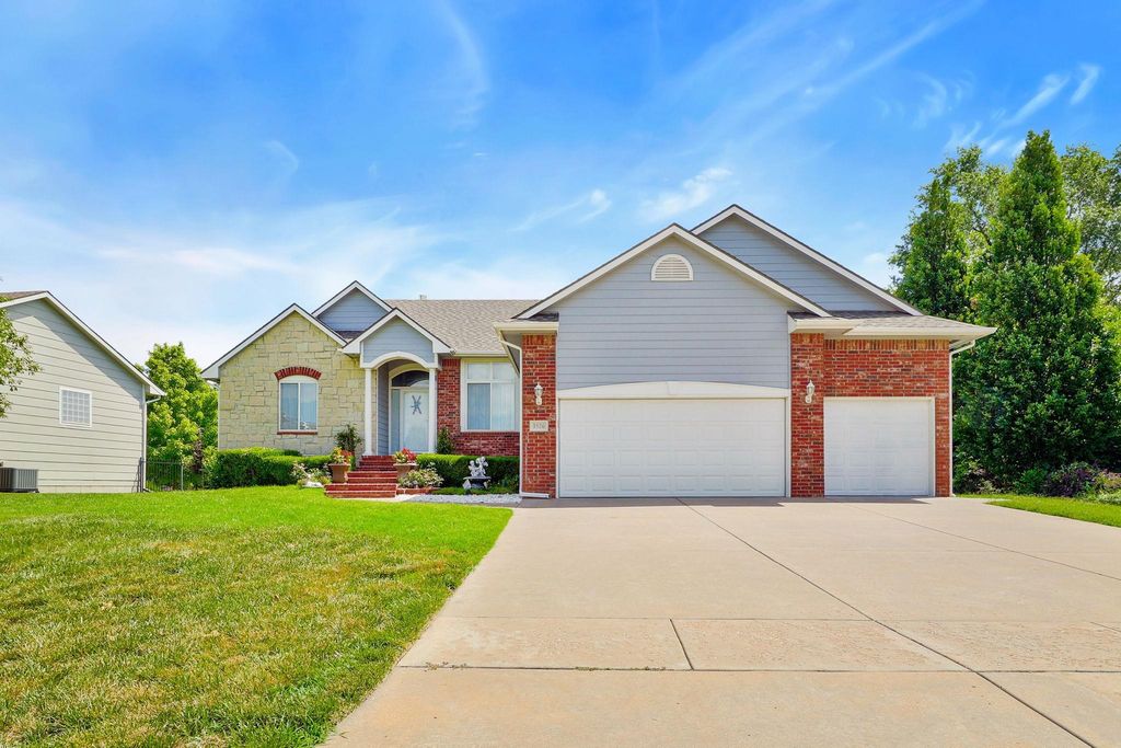 1026 N Bristol St, Wichita, KS 67206