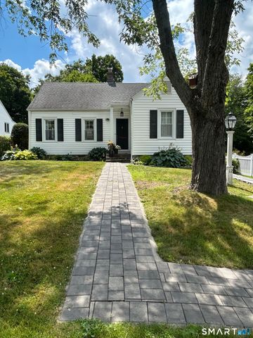 12 Yale Avenue, Middlebury, CT 06762