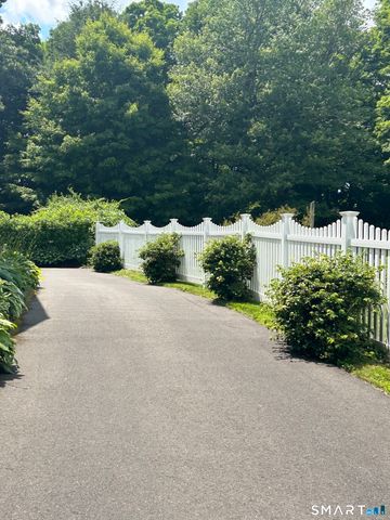 12 Yale Avenue, Middlebury, CT 06762