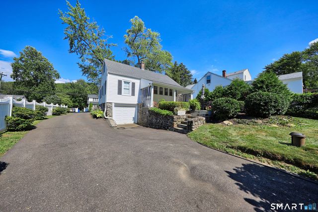 12 Yale Avenue, Middlebury, CT 06762