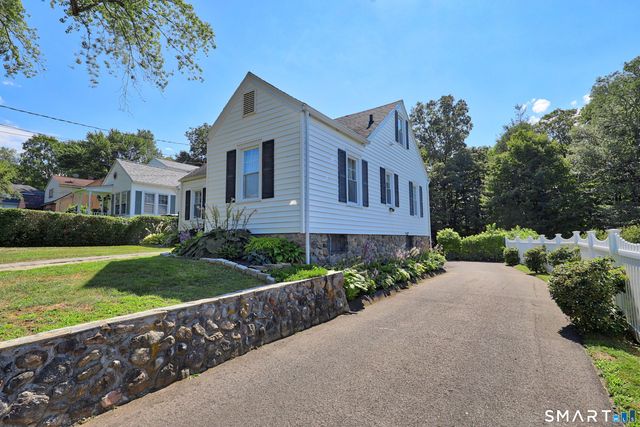 12 Yale Avenue, Middlebury, CT 06762