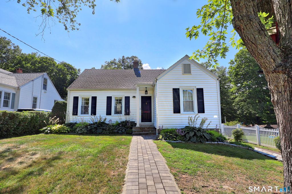 12 Yale Avenue, Middlebury, CT 06762