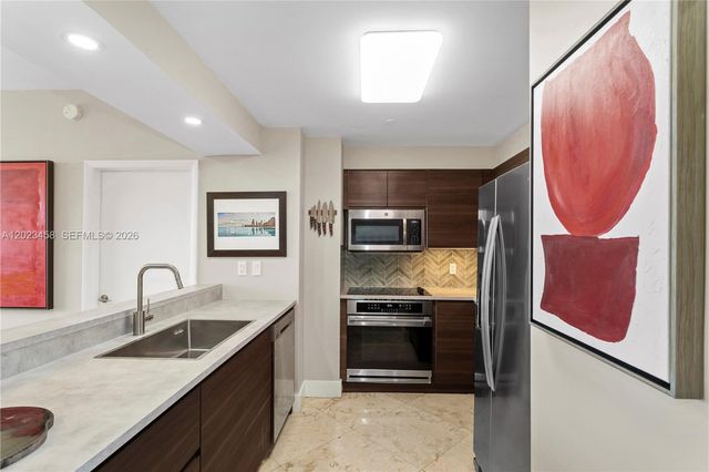 2475 Brickell Ave 708, Miami, FL 33129