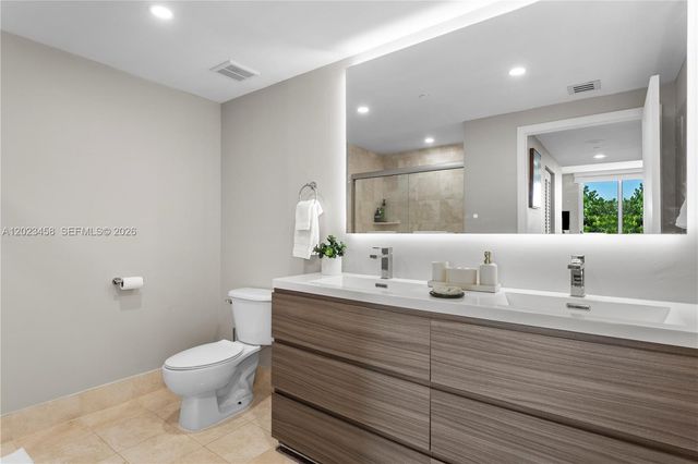 2475 Brickell Ave 708, Miami, FL 33129