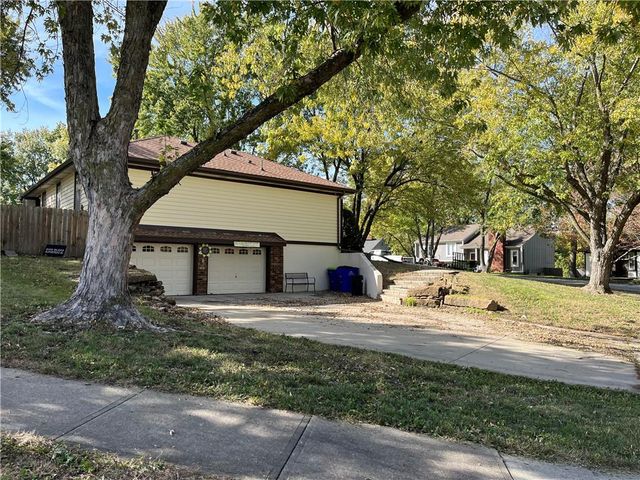 11907 W 49 Place, Shawnee, KS 66216