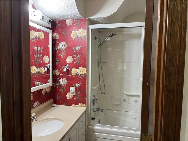 11907 W 49 Place, Shawnee, KS 66216