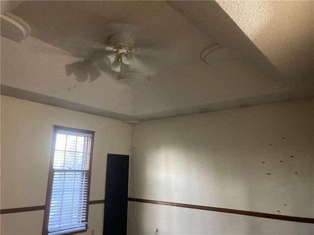 11907 W 49 Place, Shawnee, KS 66216