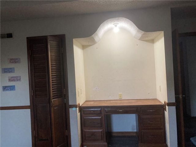 11907 W 49 Place, Shawnee, KS 66216