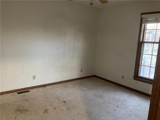 11907 W 49 Place, Shawnee, KS 66216