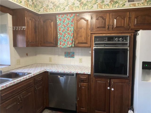 11907 W 49 Place, Shawnee, KS 66216