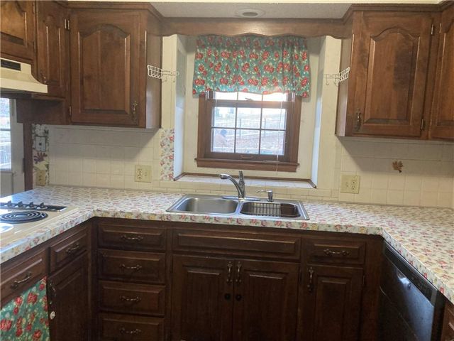 11907 W 49 Place, Shawnee, KS 66216