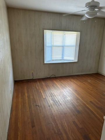 322 Circle Way Street, Lake Jackson, TX 77566