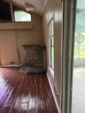 322 Circle Way Street, Lake Jackson, TX 77566