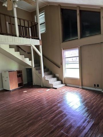 322 Circle Way Street, Lake Jackson, TX 77566