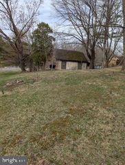 6957 FISHING CREEK VALLEY RD, Harrisburg, PA 17112
