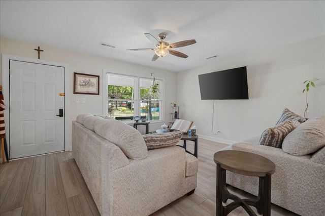 109 Robin Court, Summerville, SC 29485