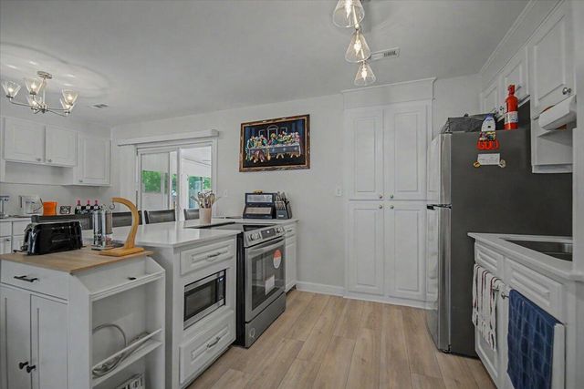 109 Robin Court, Summerville, SC 29485