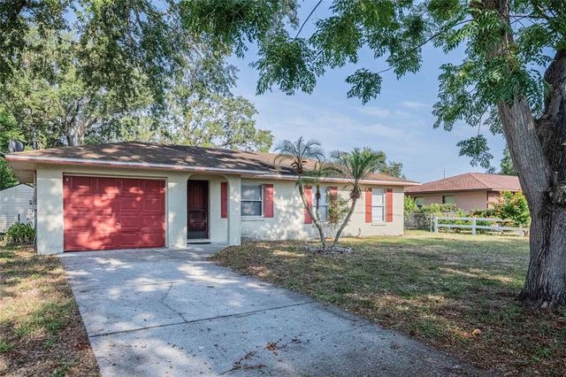 526 MARKLEN LOOP, Polk City, FL 33868