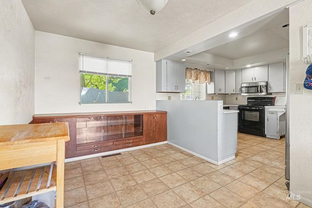 7518 W Sorenson Dr, Boise, ID 83709
