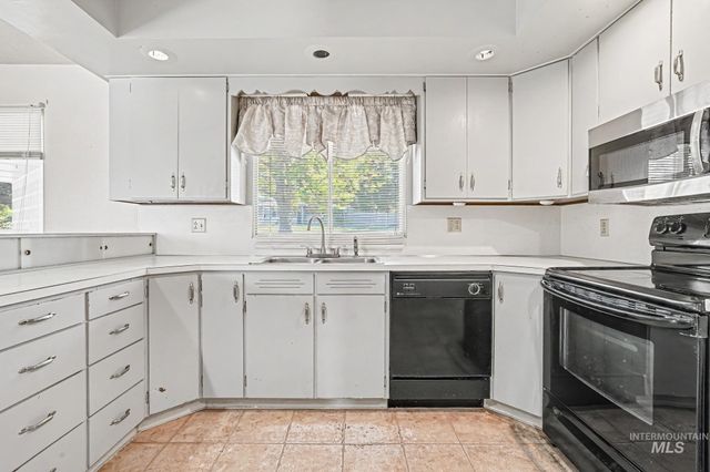 7518 W Sorenson Dr, Boise, ID 83709