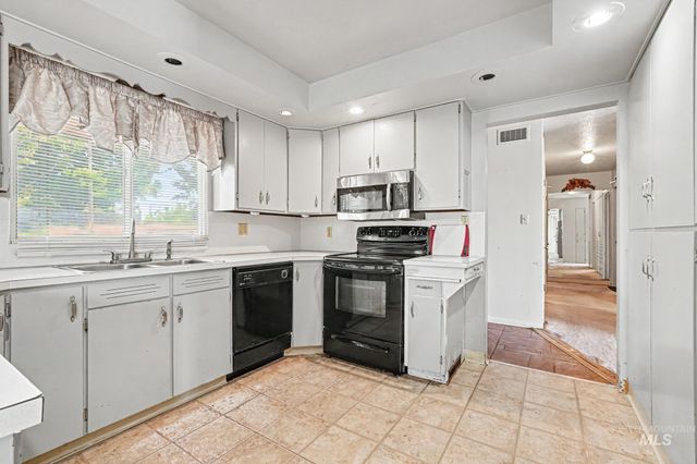 7518 W Sorenson Dr, Boise, ID 83709