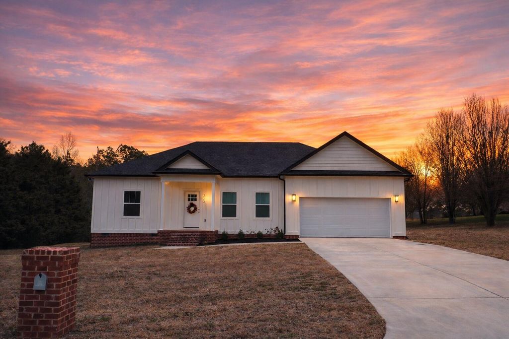 322 Chloe Drive, Lafayette, GA 30728