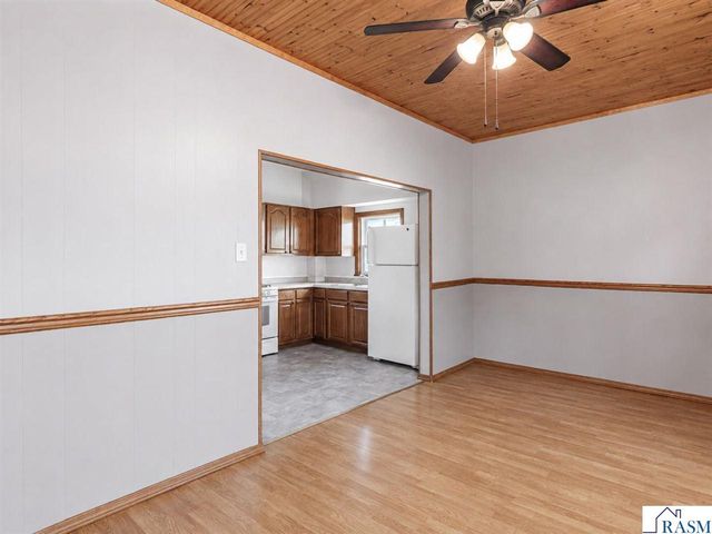 1041 Quincy St, North Mankato, MN 56003