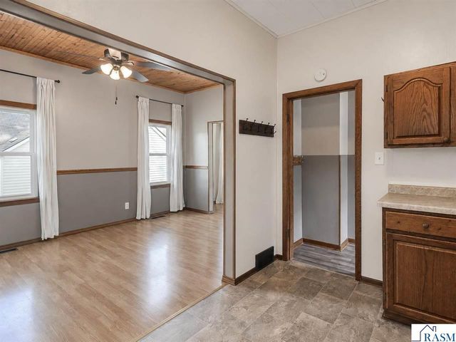 1041 Quincy St, North Mankato, MN 56003