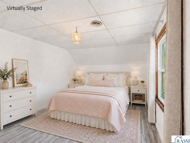1041 Quincy St, North Mankato, MN 56003