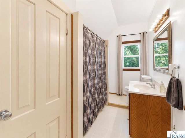 1041 Quincy St, North Mankato, MN 56003
